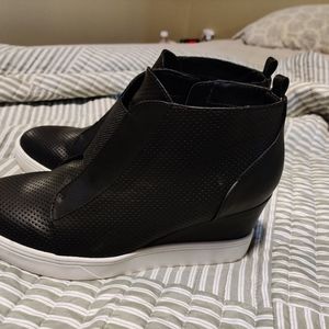 Mia black and white wedges